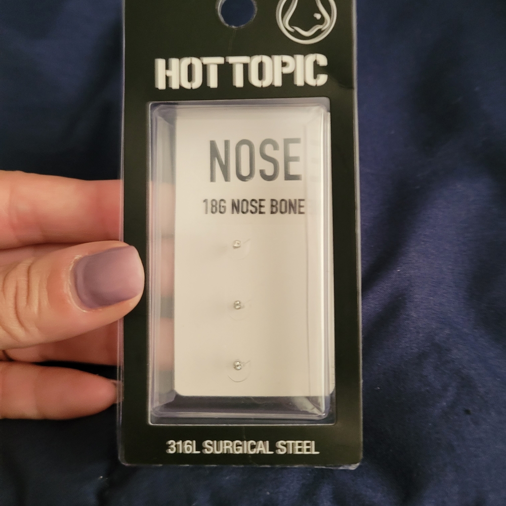 🎉Hot Topic 18G Nose Bone Set